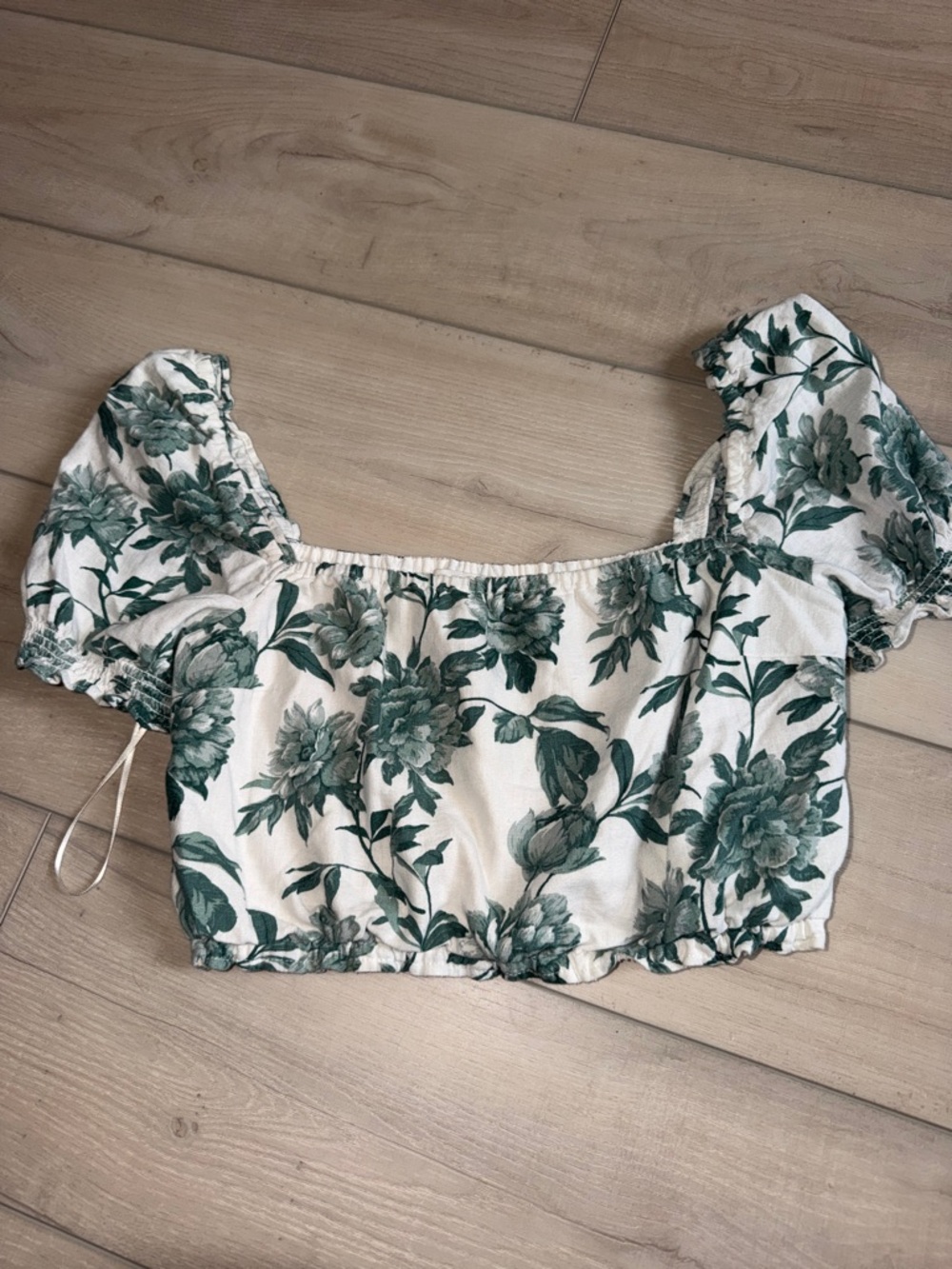 Abercrombie & Fitch Linen Cream Crop Top with Green Floral Pattern Small